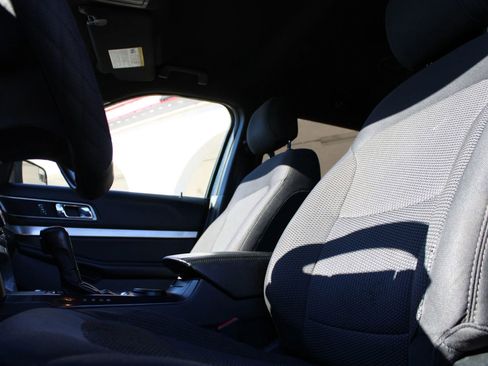 Used 2017 Ford Explorer XLT w/ Equipment Group 201A image 29