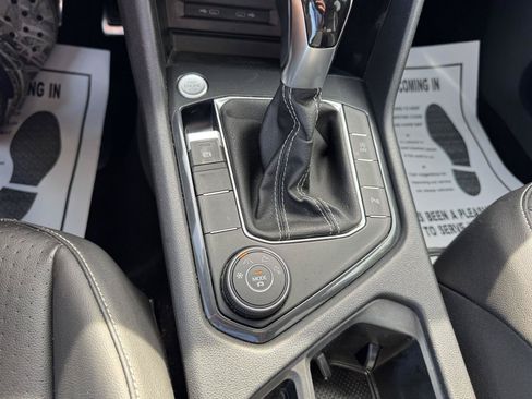 Used 2022 Volkswagen Tiguan SE R-Line AWD/4WD image 25