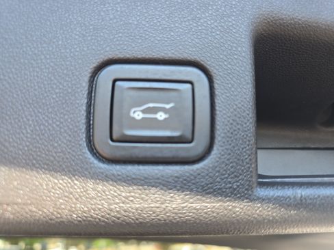 Used 2020 Chevrolet Equinox LT FWD image 13