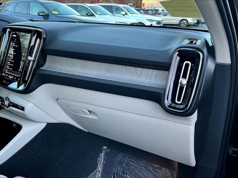 Certified 2023 Volvo XC40 B5 Plus w/ Protection Package Premier image 17