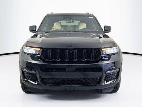 Used 2023 Jeep Grand Cherokee L Limited w/ Luxury Tech Group II image 2