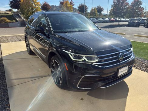 Used 2022 Volkswagen Tiguan SEL R-Line image 3