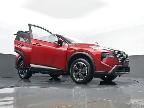 Used 2025 Nissan Rogue SV AWD/4WD image 31