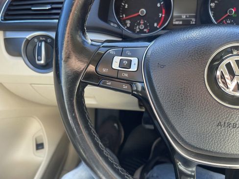 Used 2018 Volkswagen Passat 2.0T R-Line image 29