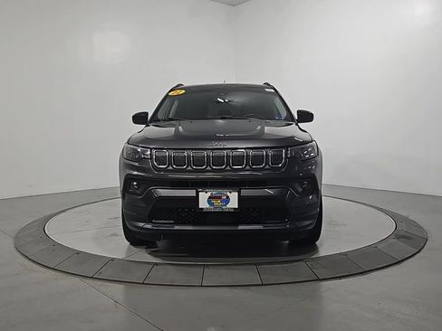 Used 2022 Jeep Compass Latitude w/ Mopar Graphics Package AWD/4WD image 9