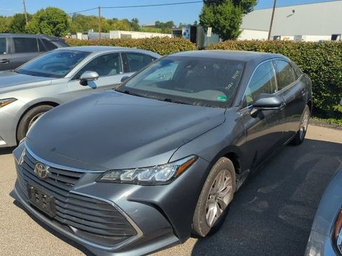 Used 2021 Toyota Avalon XLE AWD/4WD image 2