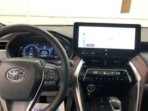 Used 2024 Toyota Venza Limited AWD/4WD image 19