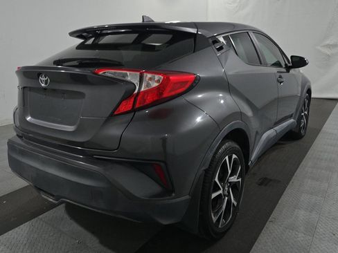 Used 2018 Toyota C-HR XLE image 3