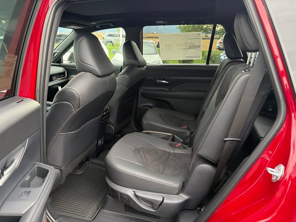 Used 2026 Toyota Grand Highlander AWD Hybrid image 23