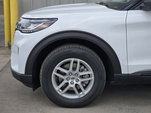 New 2026 Ford Explorer Active RWD image 8