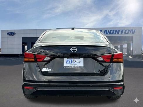 Used 2025 Nissan Altima 2.5 SV FWD image 6