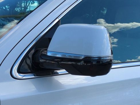 Used 2019 Cadillac Escalade ESV Premium Luxury image 11