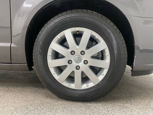 Used 2016 Chrysler Town & Country Touring image 30