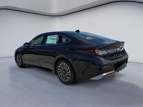 New 2026 Hyundai Sonata Limited FWD image 3