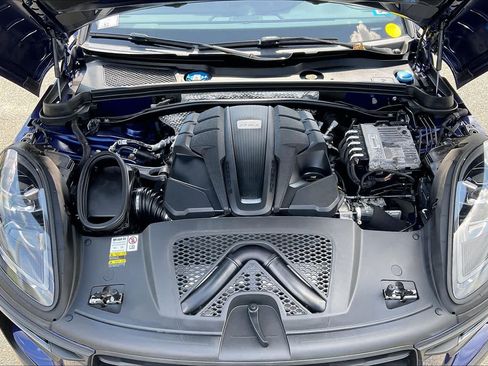 Used 2023 Porsche Macan S AWD/4WD image 28