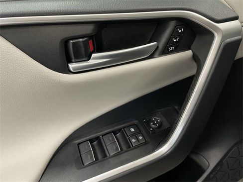 Used 2025 Toyota RAV4 Limited image 23