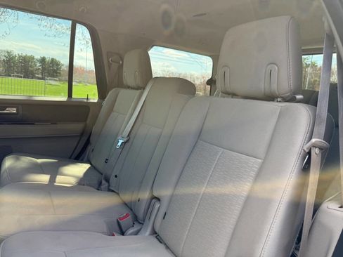 Used 2011 Ford Expedition XLT image 16