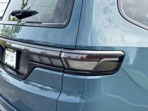New 2026 Jeep Grand Wagoneer Limited AWD/4WD image 12
