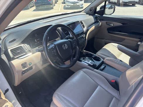 Used 2018 Honda Pilot Touring image 8