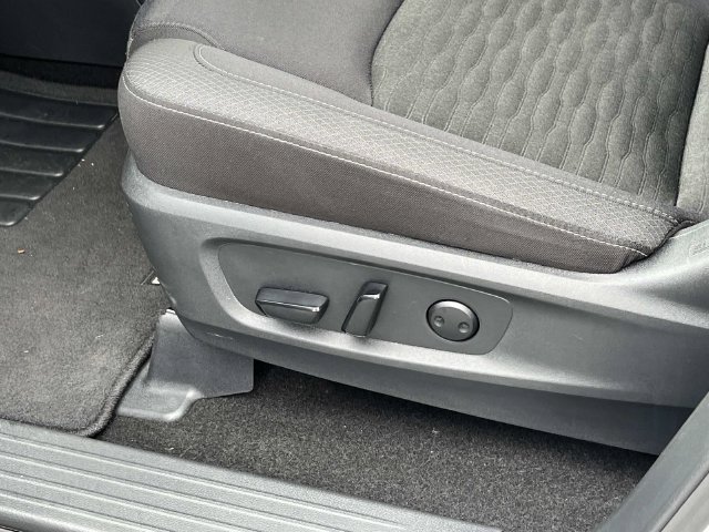 Used 2025 Nissan Pathfinder SV AWD/4WD image 29