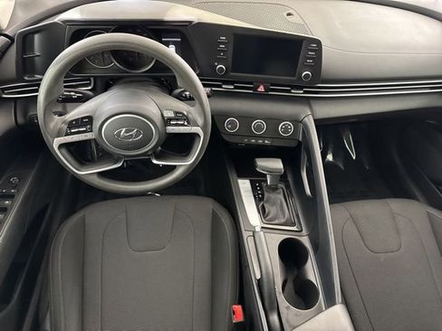 Used 2021 Hyundai Elantra SE image 22