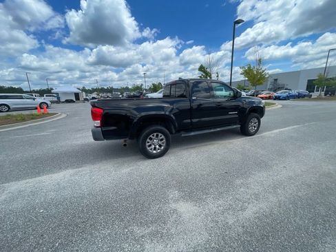 Used 2016 Toyota Tacoma SR5 w/ SR5 Appearance Package (DM) AWD/4WD image 8