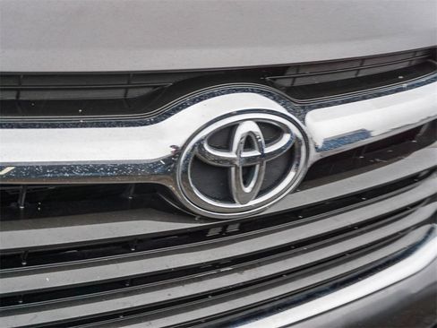 Used 2014 Toyota Highlander LE image 11
