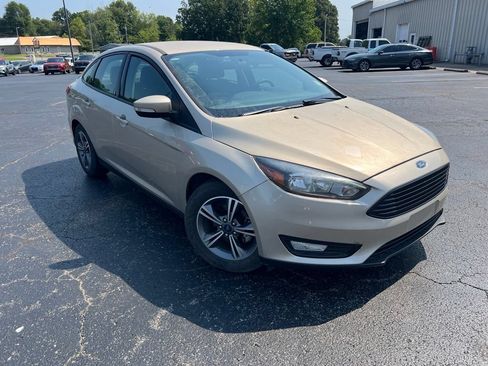 Used 2017 Ford Focus SE FWD image 1