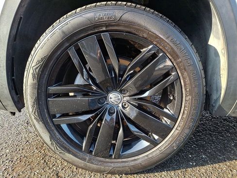 Used 2019 Volkswagen Atlas SEL Premium image 8