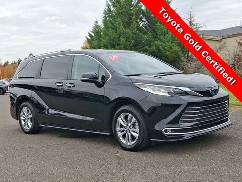 Certified 2024 Toyota Sienna Limited image 1