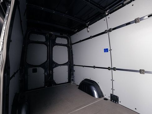 Used 2025 Mercedes-Benz Sprinter 2500 image 31