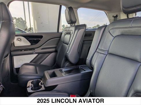Used 2025 Lincoln Aviator Reserve w/ Luxury Package image 24