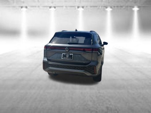 Certified 2025 Volkswagen Tiguan SE R-Line AWD/4WD image 5