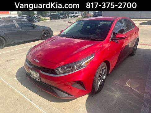 Certified 2022 Kia Forte LXS FWD image 1