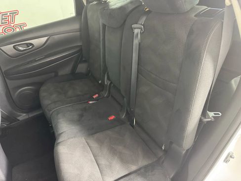 Used 2016 Nissan Rogue SV w/ SV Premium Package image 36