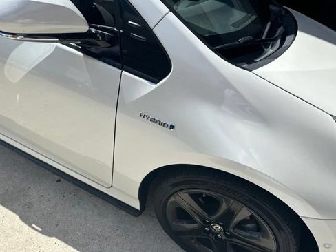 Used 2017 Toyota Prius Four Touring w/ Appearance Package FWD image 4