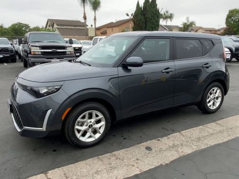 Used 2023 Kia Soul LX w/ Option Group 015 image 5