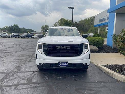 Used 2023 GMC Sierra 1500 Elevation AWD/4WD image 2