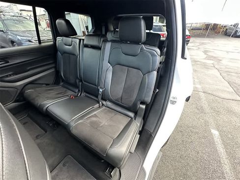 Used 2024 Jeep Grand Cherokee L Laredo image 13