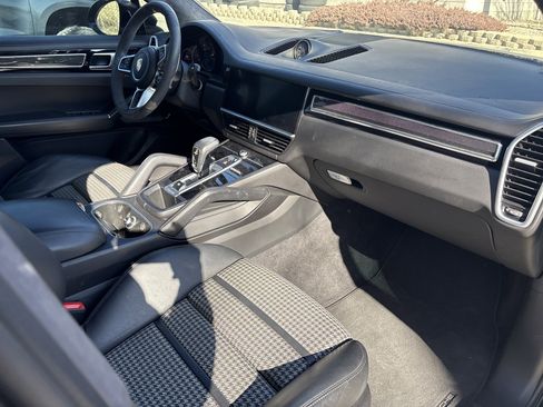 Used 2021 Porsche Cayenne GTS image 16