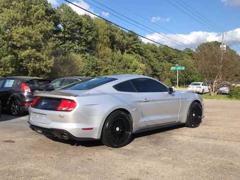 Used 2018 Ford Mustang Coupe image 3