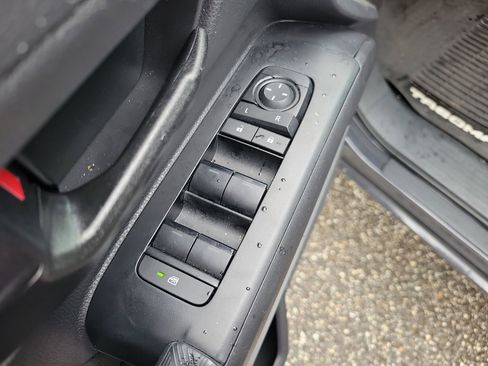 Used 2025 Toyota Tacoma SR5 image 12