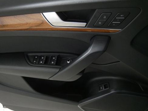 Used 2023 Audi Q5 2.0T Premium w/ Convenience Package image 19