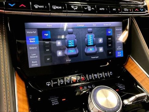 Used 2025 Jeep Grand Wagoneer L Series III w/ Rear-Seat Entertainment Group AWD/4WD image 30