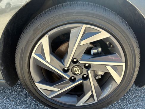 Used 2025 Hyundai Elantra SEL image 25