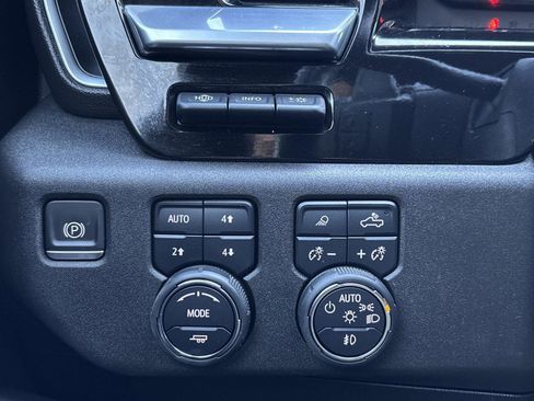 Used 2022 Chevrolet Silverado 1500 High Country w/ High Country Premium Package image 16