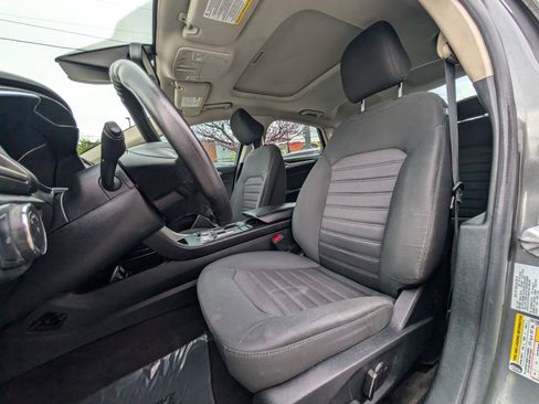 Used 2020 Ford Fusion SE FWD image 16
