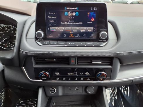 Used 2023 Nissan Rogue SV image 28