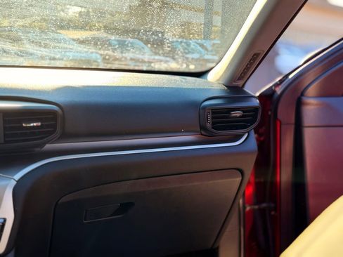 Used 2021 Ford Explorer XLT image 19