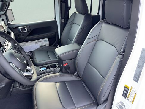 New 2026 Jeep Wrangler Unlimited Sahara AWD/4WD image 29
